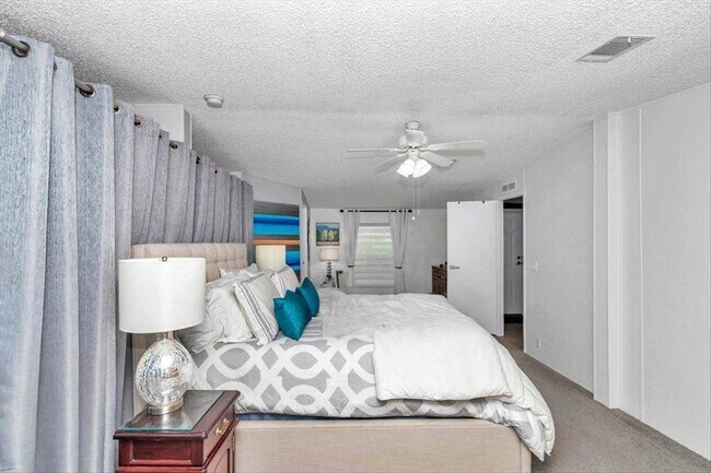 Building Photo - 5839 SW 59th St