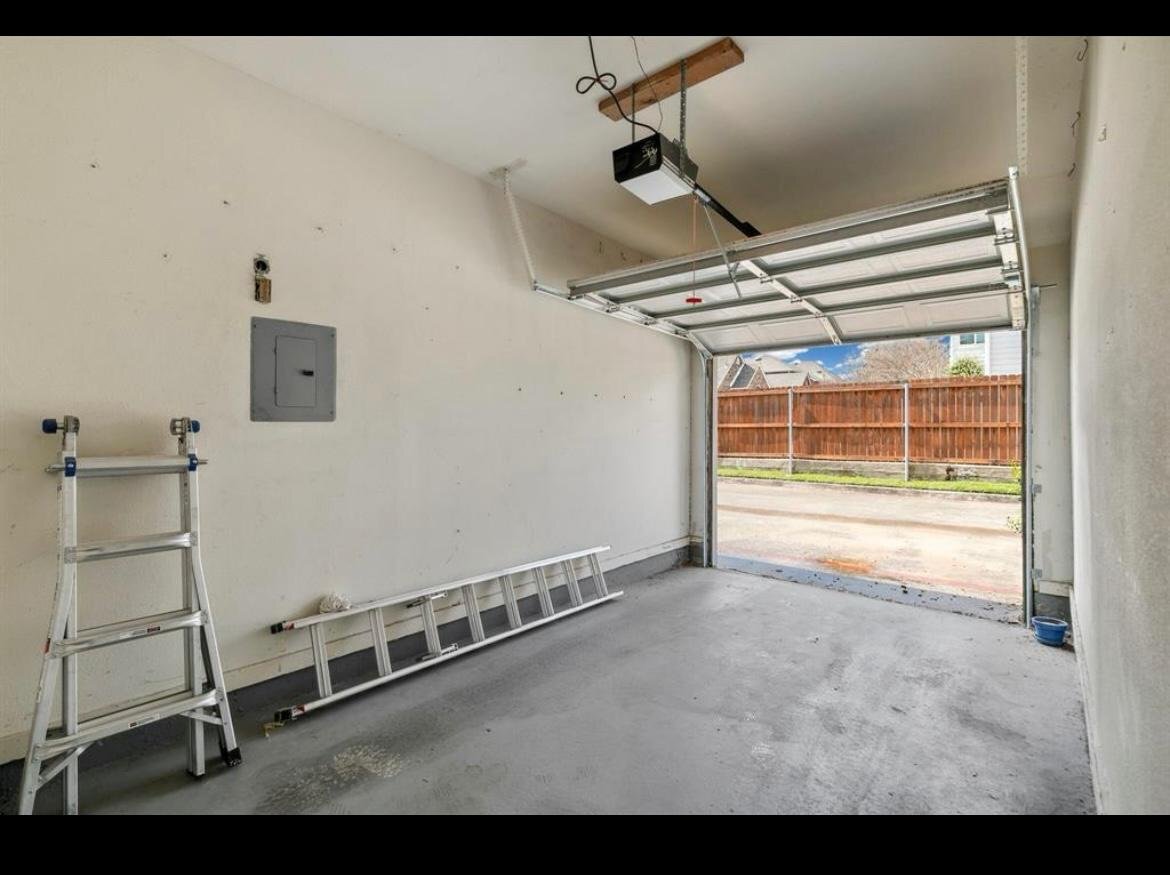 Building Photo - 6220 Bentwood Trail