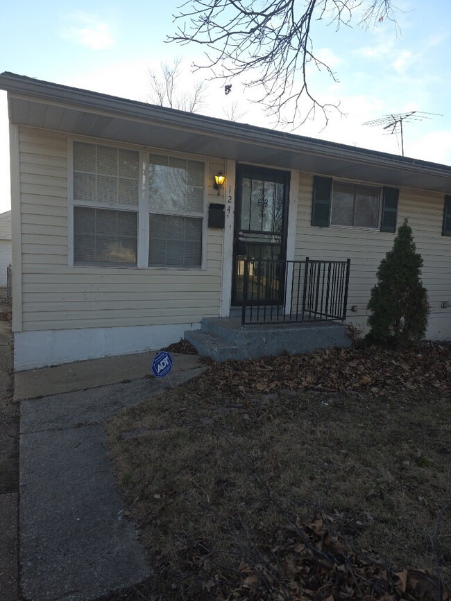 Building Photo - Your Next Home Awaits! Stylish 3-Bed on Perthshire Rd – Move-In Ready