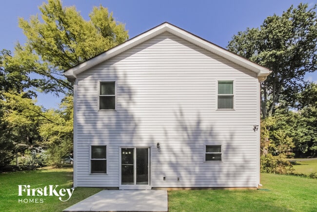 Building Photo - 5345 Pinebrook Dr