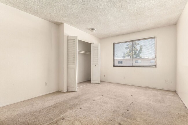 Building Photo - 5742 N 43rd Dr
