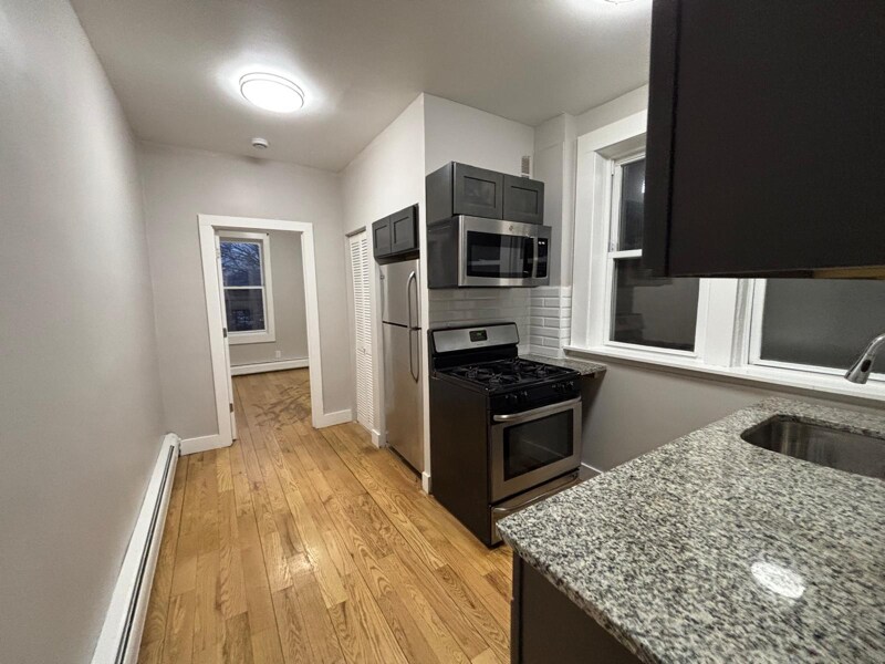 Building Photo - 407 61st St