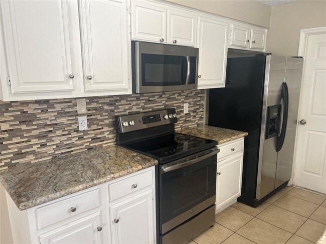 Building Photo - 11227 Rousseau Dr