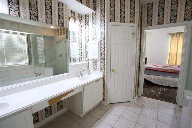 Building Photo - 5708 Sabetha Way