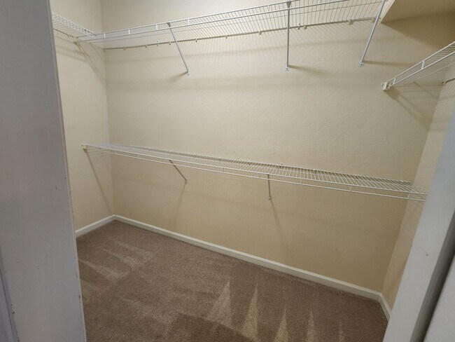 Building Photo - AVAILABLE for showing NOW for ODU FALL SEMESTER 2026!  5-Bedroom near ODU, Military Bases, Hospit...