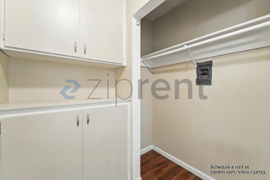 Building Photo - 132 W 18th St
