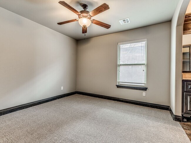 Building Photo - 13609 Gentry Dr
