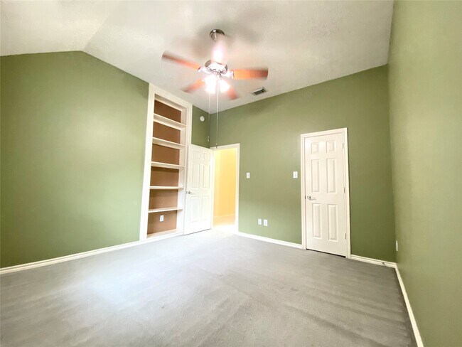 Building Photo - 6006 Country Ridge Dr