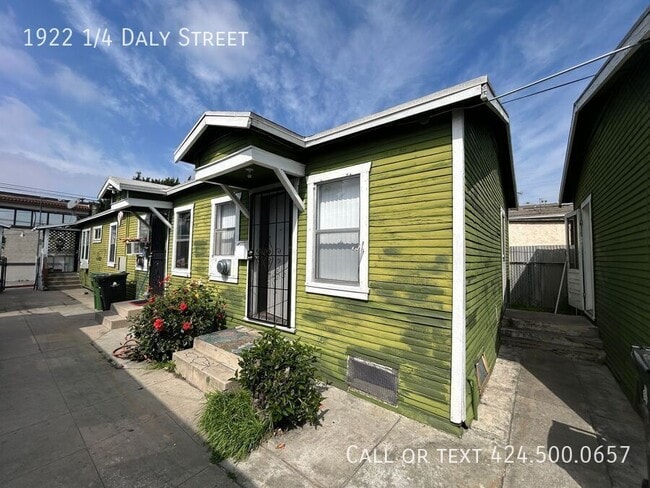 Building Photo - 1922 1/4 Daly Street-