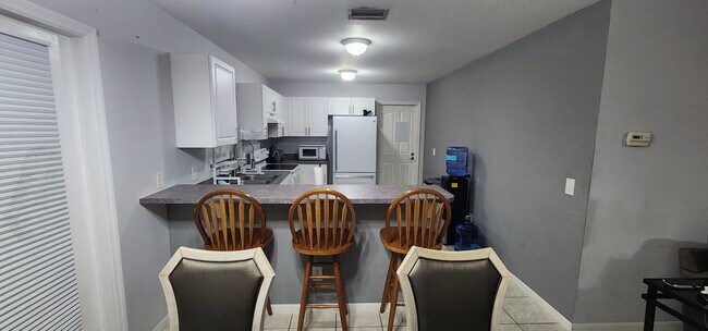 Building Photo - Pink 45th