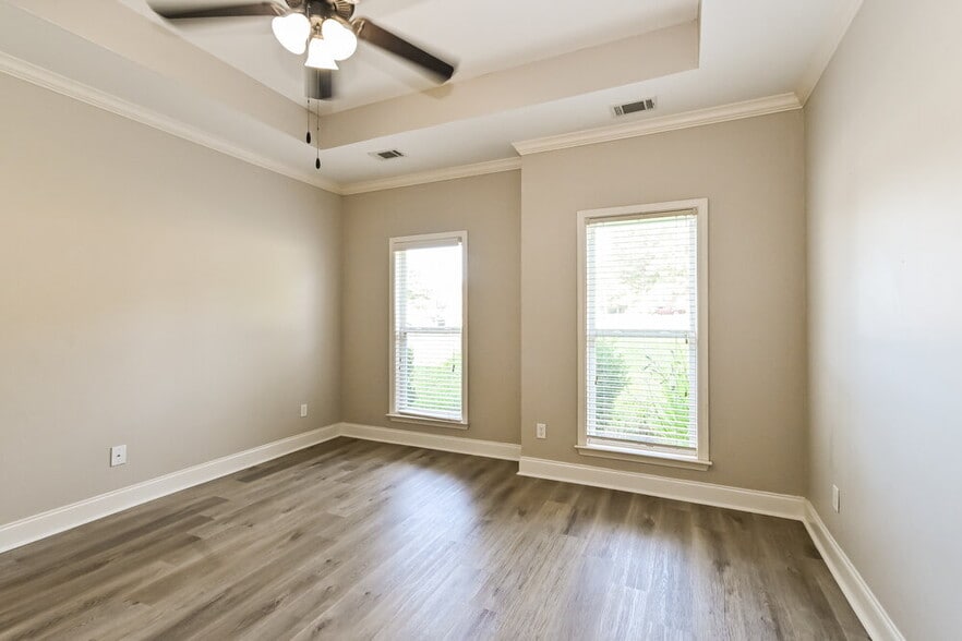 Building Photo - 3024 Magnolia Dr