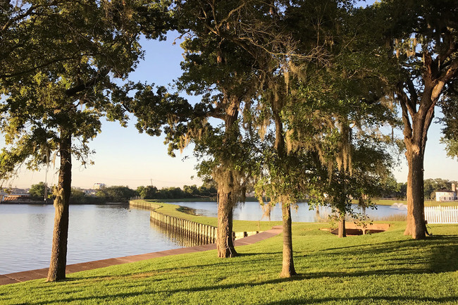 Village on the Lake - Houston, TX | Apartment Finder