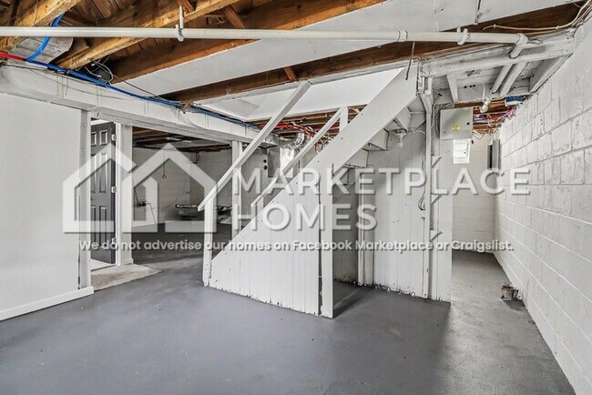 Building Photo - 18276 Oakfield Ave