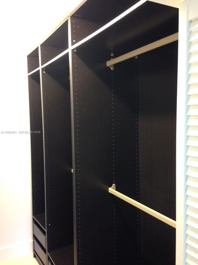 Building Photo - 454 Lakeview Dr