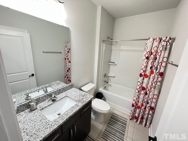 Building Photo - End Unit Luxary Townhome for Rent Apex