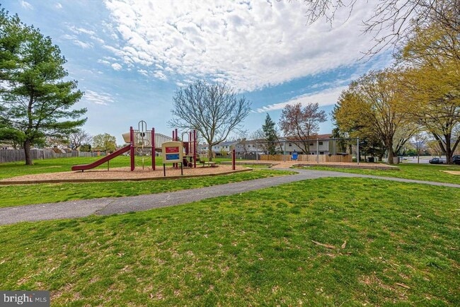 Building Photo - 1780 Hillmeade Square