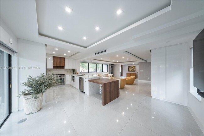 Building Photo - 5601 N Ocean Dr