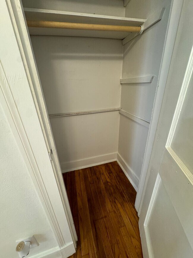 Building Photo - Available Now! The Villa Condo 3 BR Must See