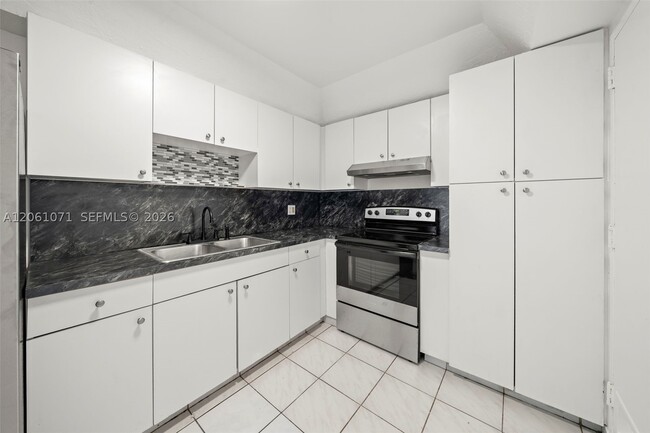 Building Photo - 400 Kings Point Dr