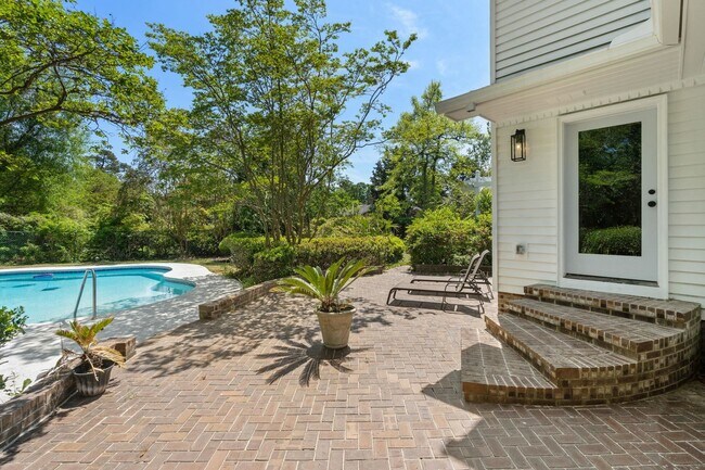 Building Photo - 5704 Woodside Ave