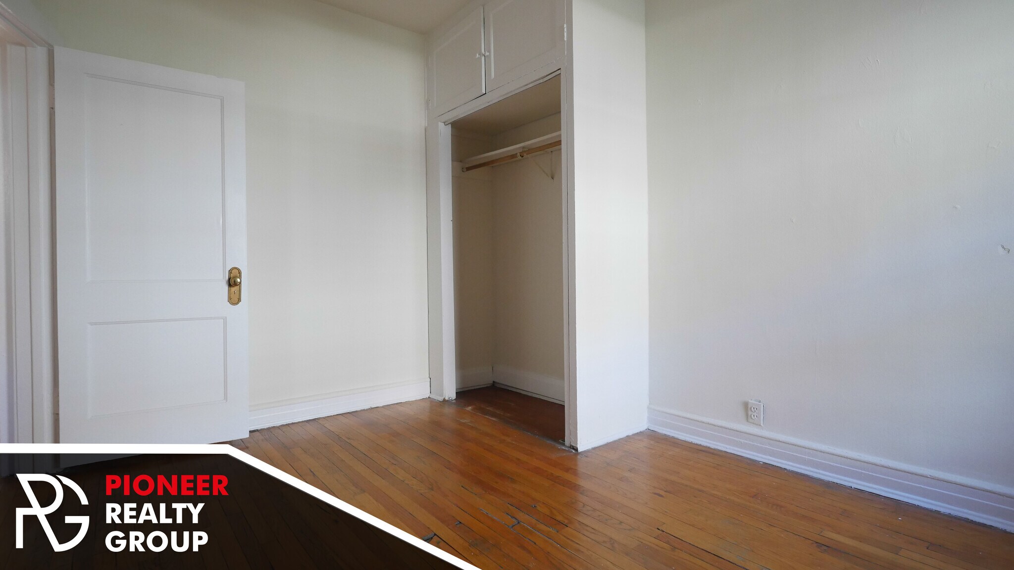 Building Photo - 824 W Waveland Ave