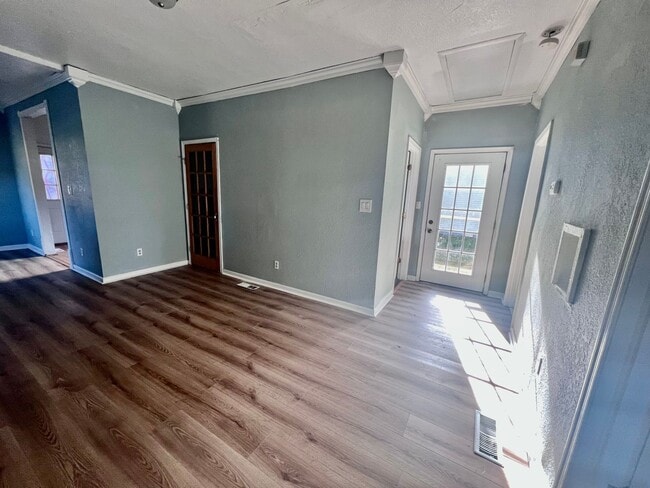 Building Photo - CHESAPEAKE - CUTE RENOVATED 3 BEDROOM COTTAGE
