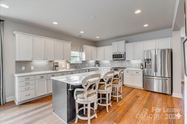 Building Photo - 1007 Kaiser Way