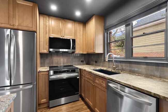 Building Photo - Heritage Historic - Unit A