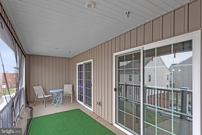 Building Photo - 10910 Presidential Pkwy