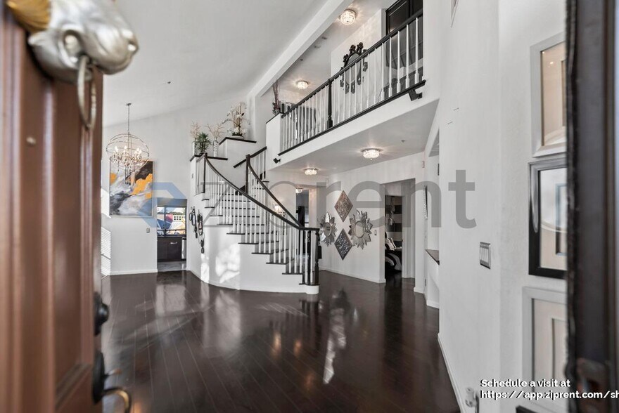 Building Photo - 2927 Sorrento Way