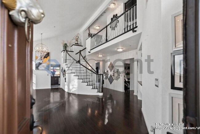 Building Photo - 2927 Sorrento Way