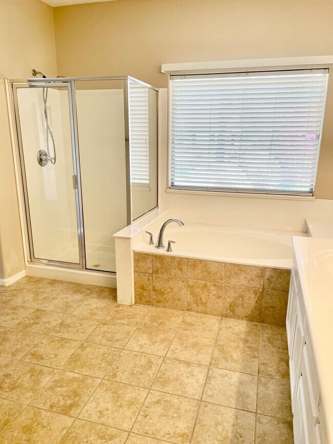 Building Photo - 3-6 Month Rental, Amazing Water Front Property With Private Pool!