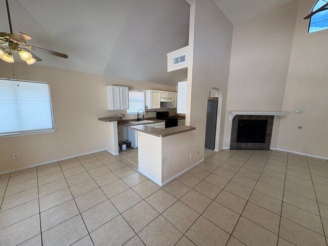 Building Photo - WEST SIDE HOME FOR RENT