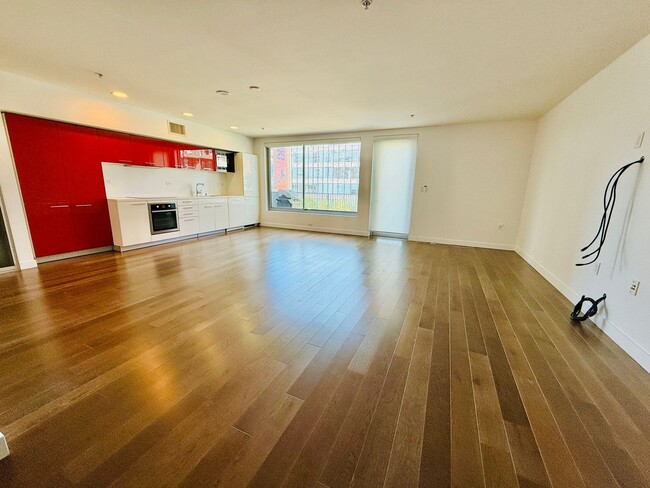 Building Photo - DTLA Penthouse Floor 1BD Condo w/Utilities...