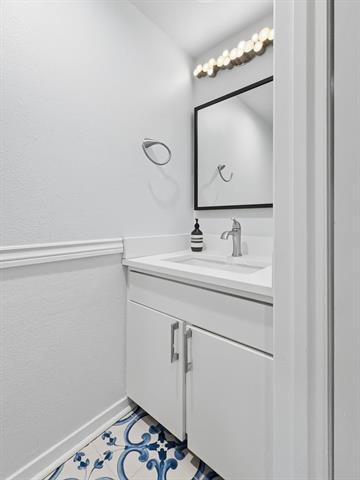 Building Photo - 6009 E University Blvd