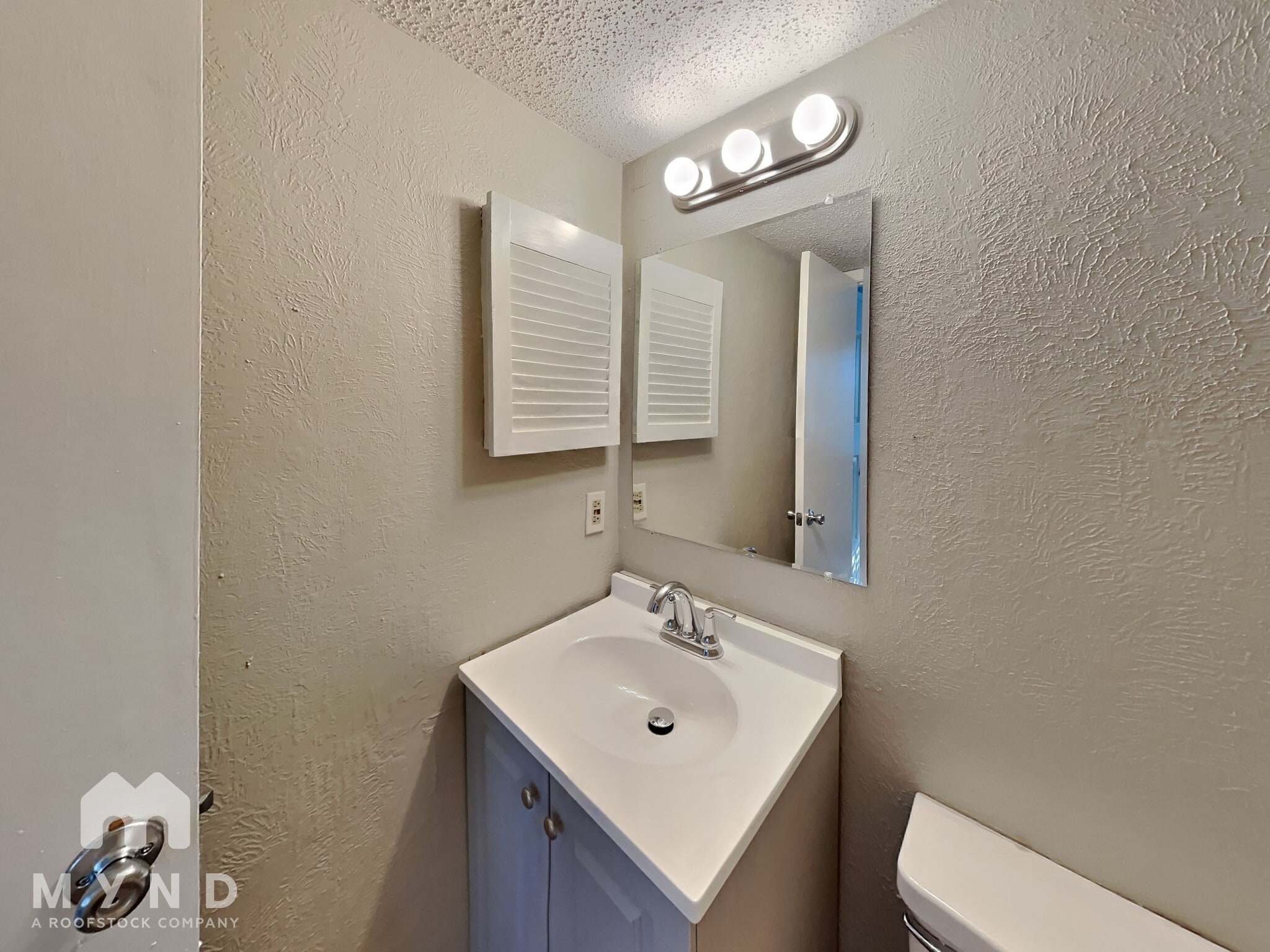 Building Photo - 9823 Walnut St