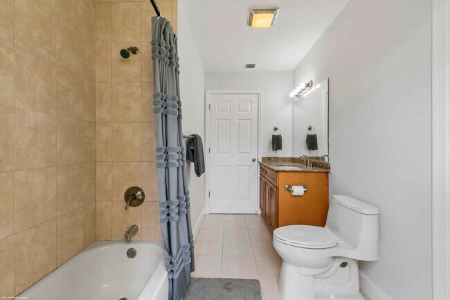 Building Photo - 1120 Hyacinth Pl