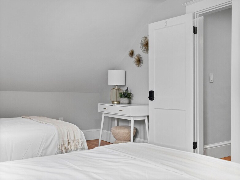 Building Photo - 1212 Broadway