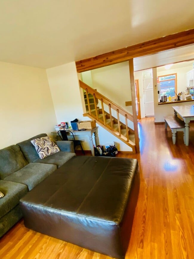 Building Photo - Fun and Funky Tri-Level Townhouse in Northeast Boulder, CO