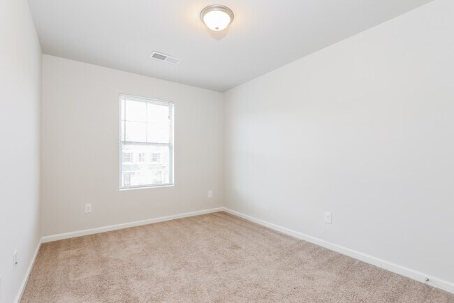 Building Photo - Inviting 3-Bedroom, 2.5-Bath Townhome