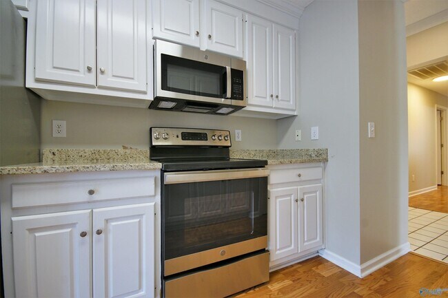 Building Photo - 115 Markum Ln
