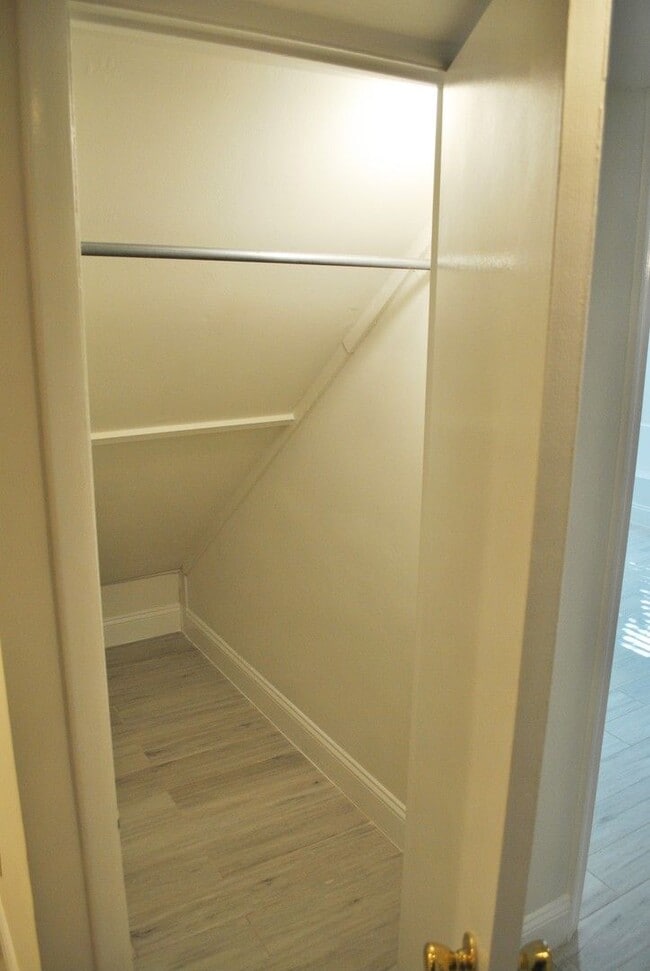 Building Photo - Georgetown near GT Medstar Hospital, Chic Rowhouse 5br/3Ba w/Yard, Deck. 2 Car Parking