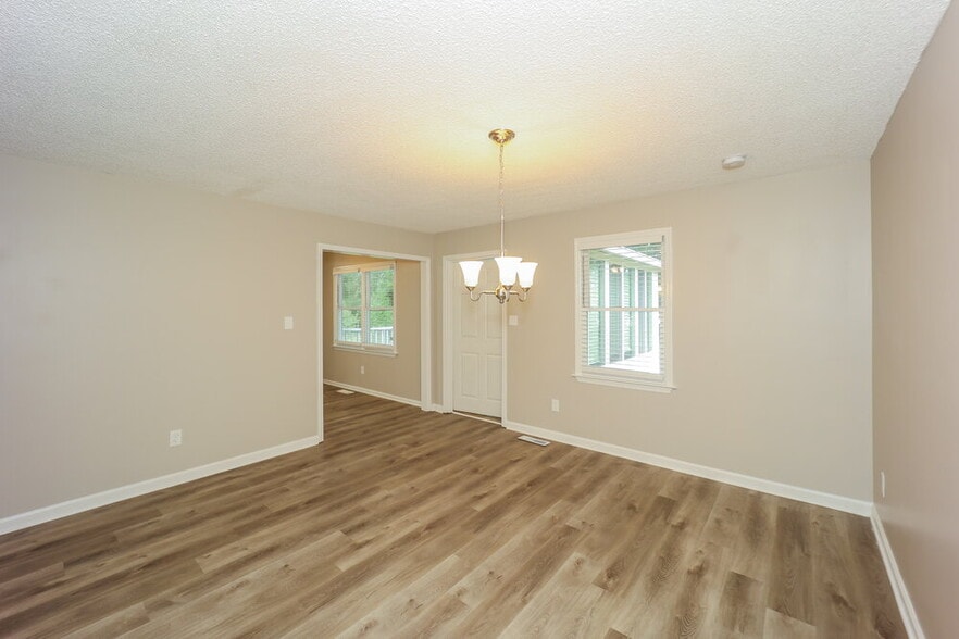 Building Photo - 1604 Carriage Hills Dr