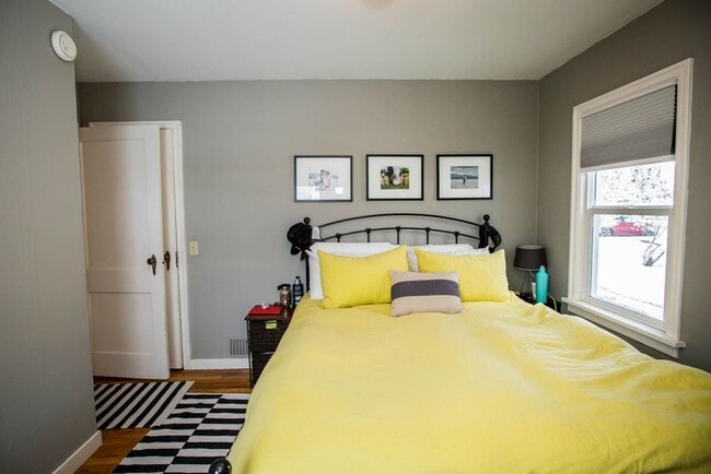 Building Photo - $3,000 - 4 bed / 2 bath Centrally Located Single Family Home in Missoula