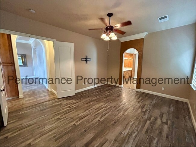 Building Photo - Stunning 4 Bed/ 2 Bath NW Bakersfield Home...