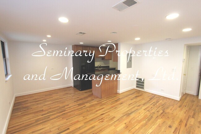 Interior Photo - 921-927 W Sunnyside Ave