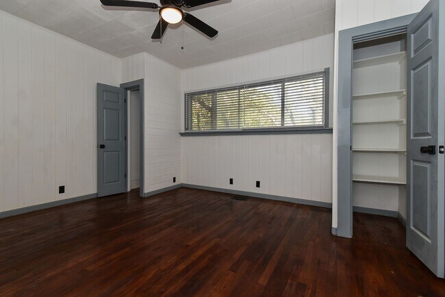 Building Photo - 1507 Bois D'Arc St