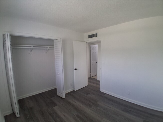 Building Photo - 401 SW 13th Pl