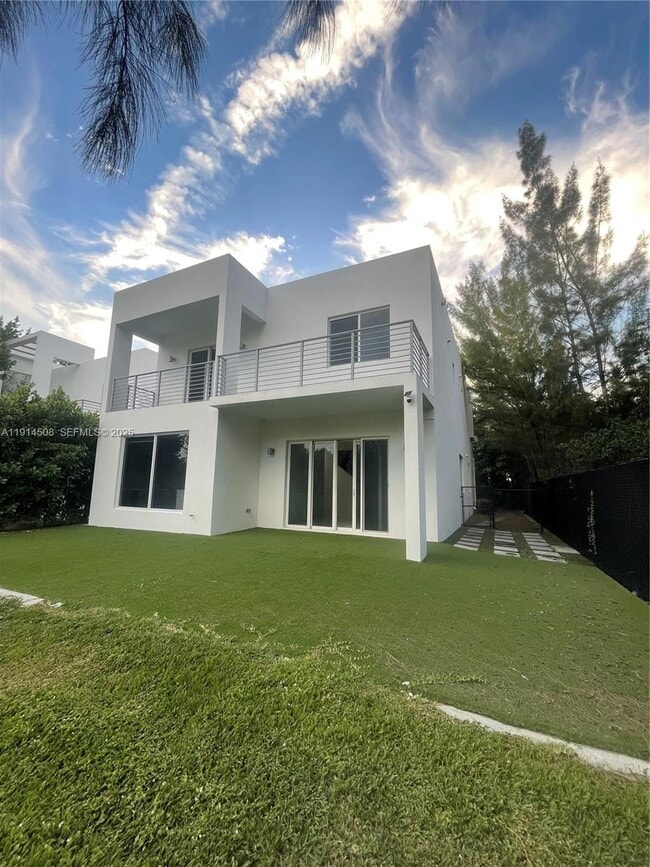 Building Photo - 6855 NW 103rd Ave