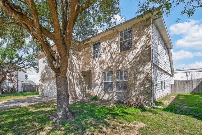 Building Photo - 17250 Cricketbriar Ct